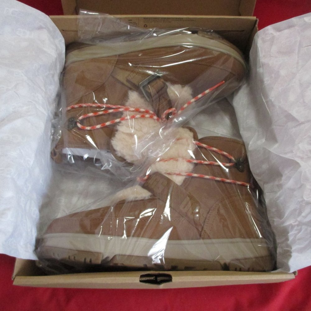 UGG Classic Weather Hiker Boots $200 - US Size 8 1/2 - Chestnut - #769 - Picture 11 of 14